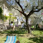 Assisi Hostel *